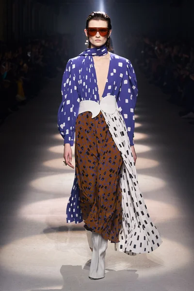 Look 27